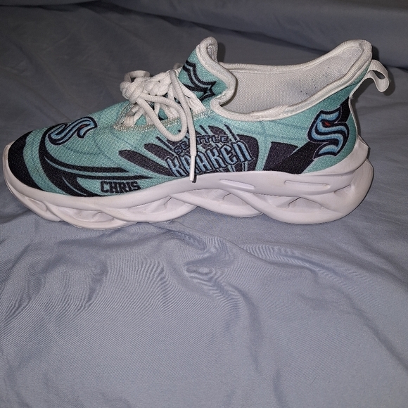 A pair of Seattle Kraken Chris athletic shoes in a EU 43 size 43, or US 9/9.5. - Picture 9 of 12